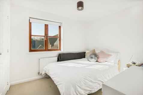 8 Berrington Grove bedroom 2