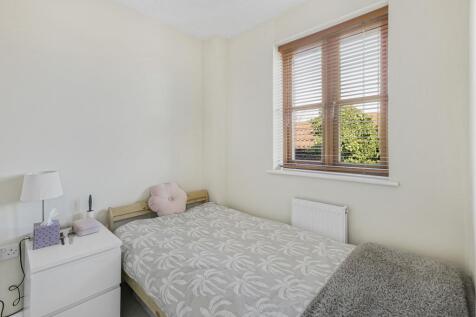 8 Berrington Grove bedroom 3