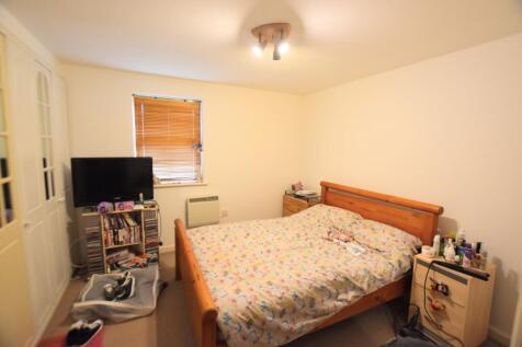 33 Kendall Place main bedroom