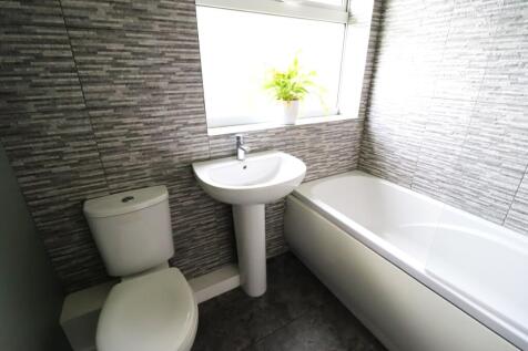 10 Byron bath