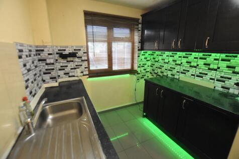 90 Golden Drive kitchen 2