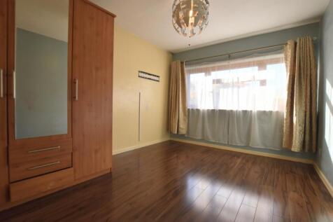 90 Golden Drive main bedroom