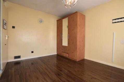 90 Golden Drive wardrobe