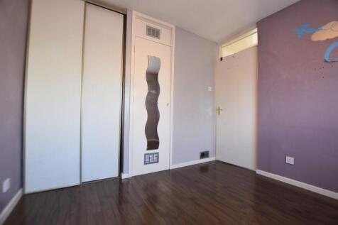 90 Golden Drive second wardrobe