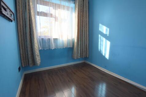 90 Golden Drive small bedroom