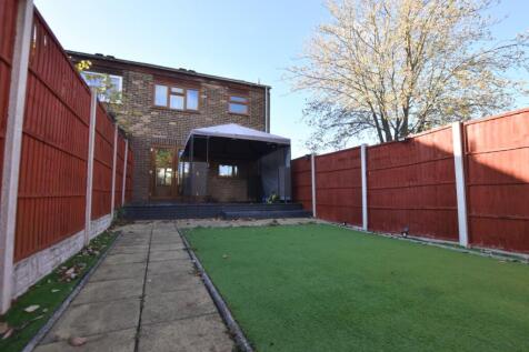 90 Golden Drive garden 2