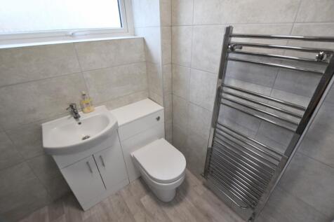209 Arlott Crescent toilet