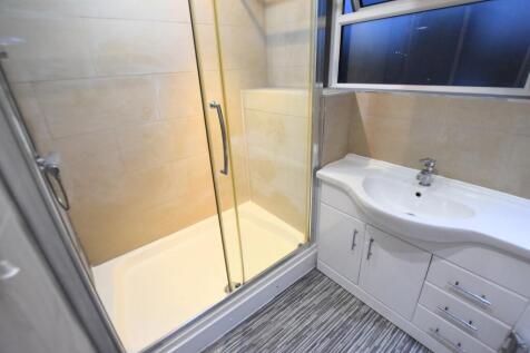 4 Shorham Rise shower