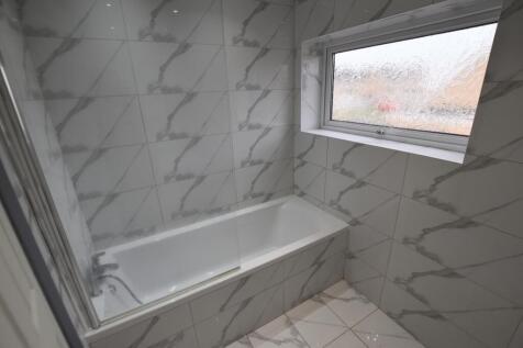 44b Tennyson Drive bath