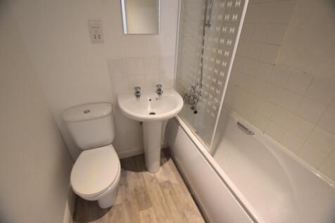 36 Radstock Crescent bathroom