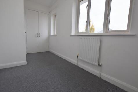 36 Radstock Crescent bedroom 3