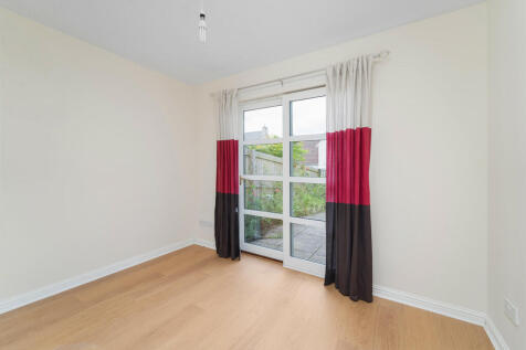 23 Carriden Place...