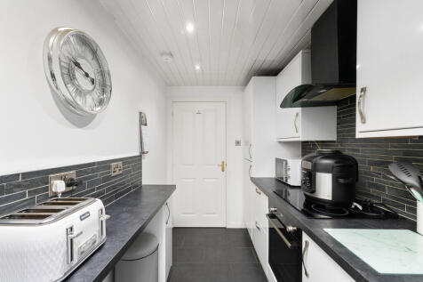 176 Queens Cresce...