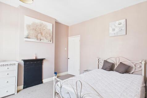 CAM03674G0-PR0672-STILL005