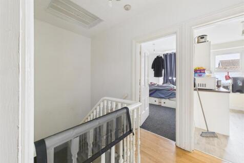 CAM01335G0-PR0170-STILL008.jpg