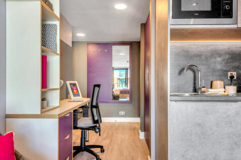 Elegance Apartment with Balcony