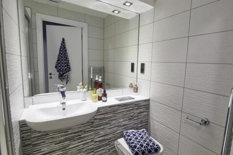 En-suite bathroom with shower