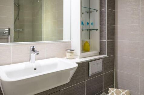 En-suite bathroom with shower