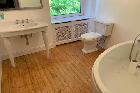 EN SUITE BATHROOM
