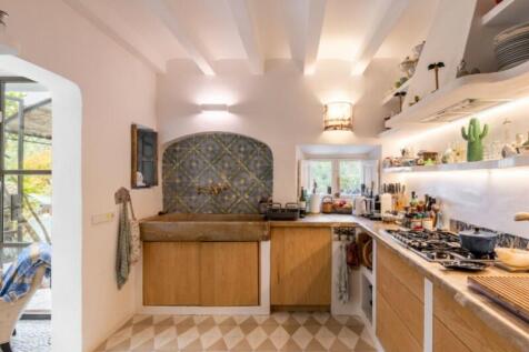 kitchen-Country-house-sea-views-for-sale-deia-living-blue-mallorca