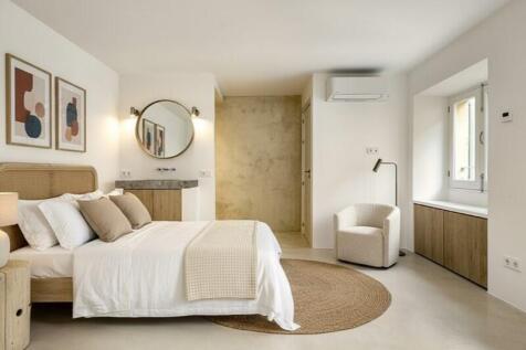 townhouse-for-sale-Alaró-Living-Blue-Mallorca (19)-enhanced-staging-bedroom-mediterrean (1)