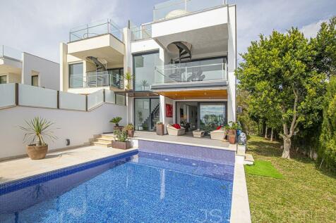 BEAUTIFUL VILLA FOR SALE IN ALCANADA WITH AMAZING SEA VIEWS