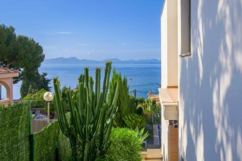 Villa with sea views and rental license 