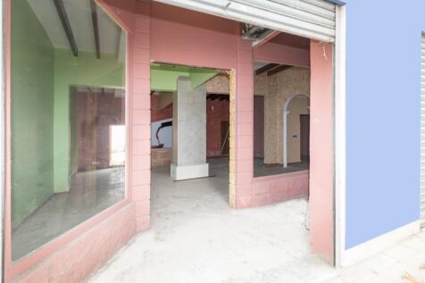 Shop in a central location with excellent investment opportunity