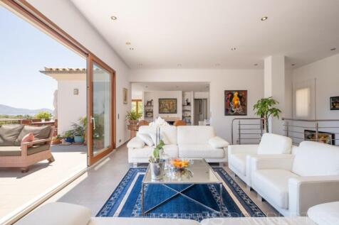 A fantastic villa with sea views in one of the best areas of Puerto Pollensa