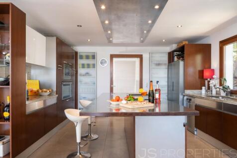 A fantastic villa with sea views in one of the best areas of Puerto Pollensa