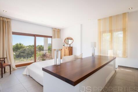 A fantastic villa with sea views in one of the best areas of Puerto Pollensa