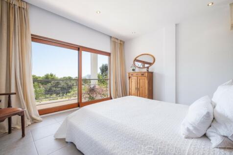 A fantastic villa with sea views in one of the best areas of Puerto Pollensa