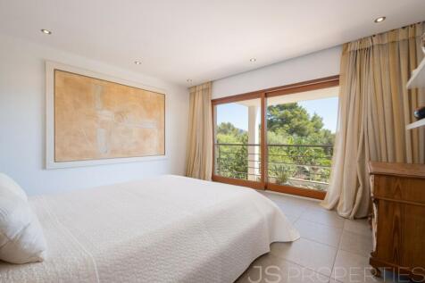 A fantastic villa with sea views in one of the best areas of Puerto Pollensa