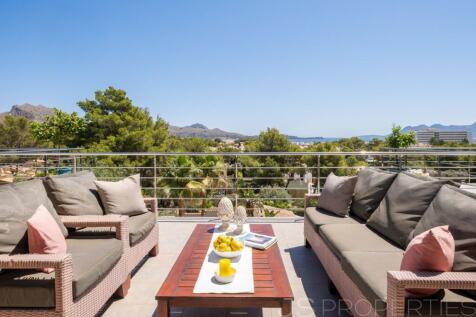A fantastic villa with sea views in one of the best areas of Puerto Pollensa