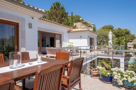 A fantastic villa with sea views in one of the best areas of Puerto Pollensa