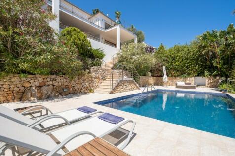 A fantastic villa with sea views in one of the best areas of Puerto Pollensa