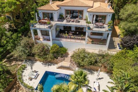 A fantastic villa with sea views in one of the best areas of Puerto Pollensa