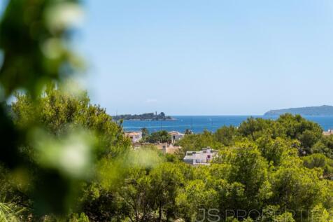 A fantastic villa with sea views in one of the best areas of Puerto Pollensa