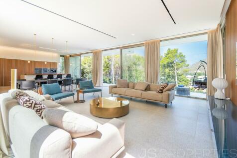 Huge modern design villa in quiet residential area of ??Port de Pollenca