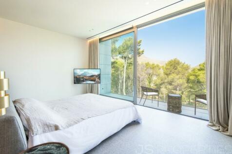 Huge modern design villa in quiet residential area of ??Port de Pollenca