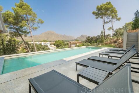 Huge modern design villa in quiet residential area of ??Port de Pollenca