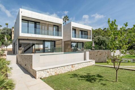 Newly built villa in Alcanada with sea views