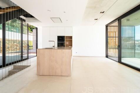 Newly built villa in Alcanada with sea views