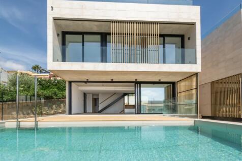 Newly built villa in Alcanada with sea views