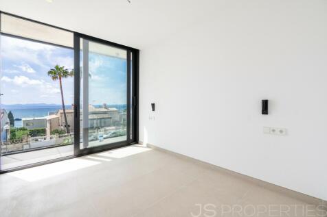 Newly built villa in Alcanada with sea views