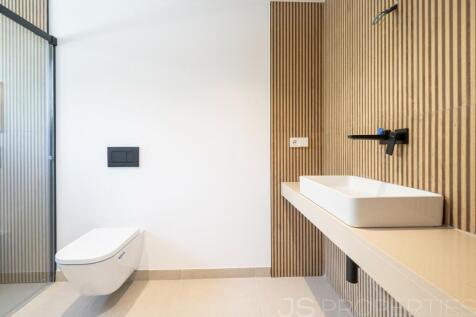 Newly built villa in Alcanada with sea views