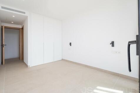 Newly built villa in Alcanada with sea views