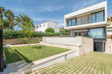 Newly built villa in Alcanada with sea views