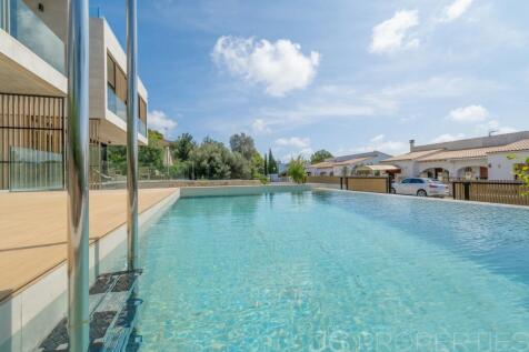 Newly built villa in Alcanada with sea views