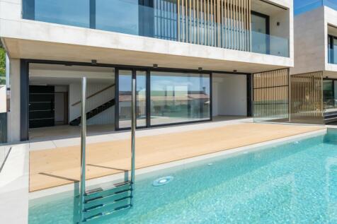 Newly built villa in Alcanada with sea views